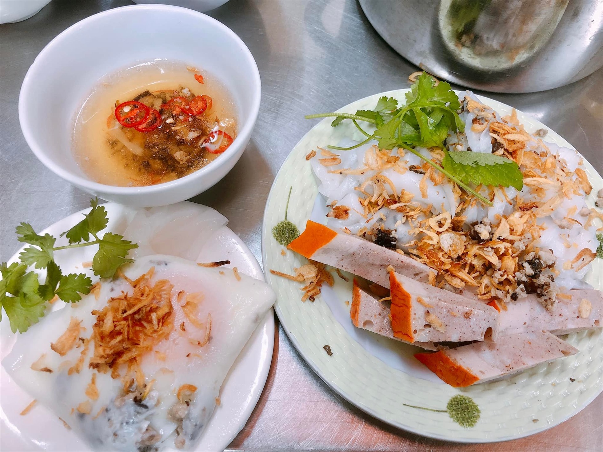 Banh Cuon (Steamed rice flour pancakes)